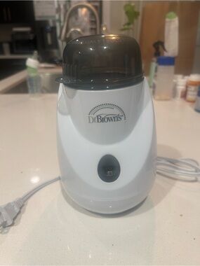 Dr. Brown's Bottle Warmer in White with Smoke Lid